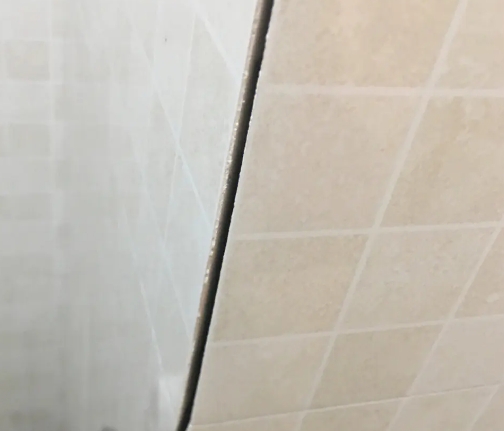 屯昌瓷砖空鼓维修公司分享阳台瓷砖脱落的修复过程可以分为以下几个步骤